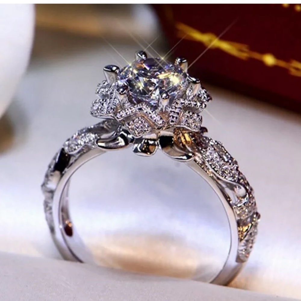 Gorgeous Women Ring  Round Cut WhiteSapphire